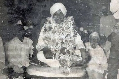 श्री स.स.काडसिद्धेश्वर महाराज शिष्यमंडळी बरोबर